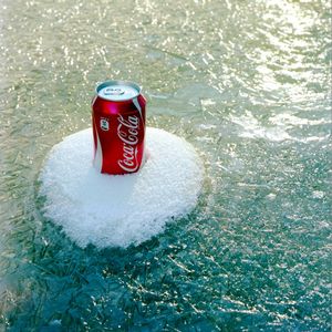 http://www.watermarket.ru/upload/images/2009_09_11/coca-cola1.jpg